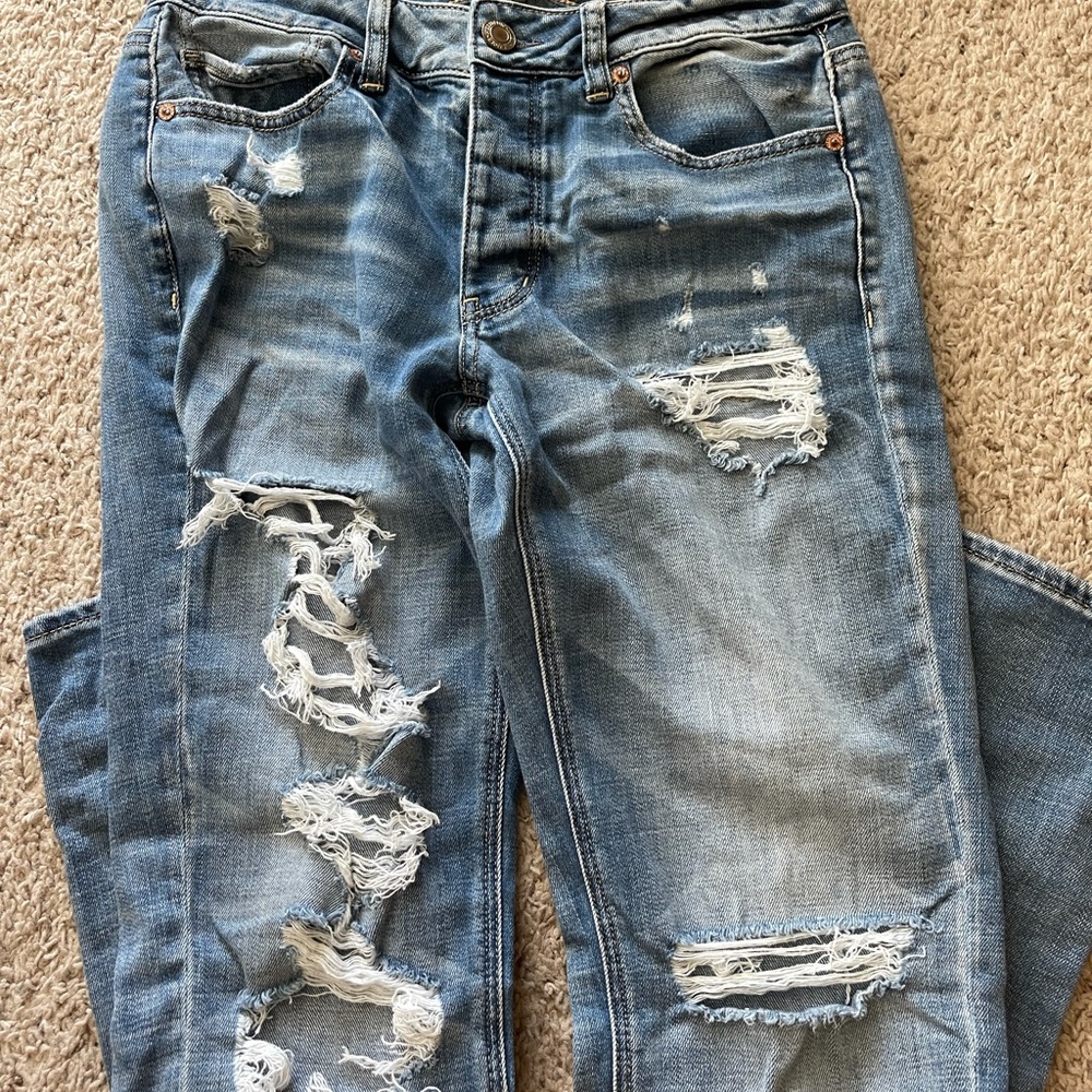 American eagle Ripped Tom girl jeans